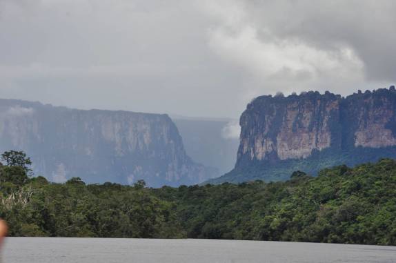 A caminho do Salto Angel, o magnífico visual dos tepuis, na região de Canaima, no sul da Venezueka